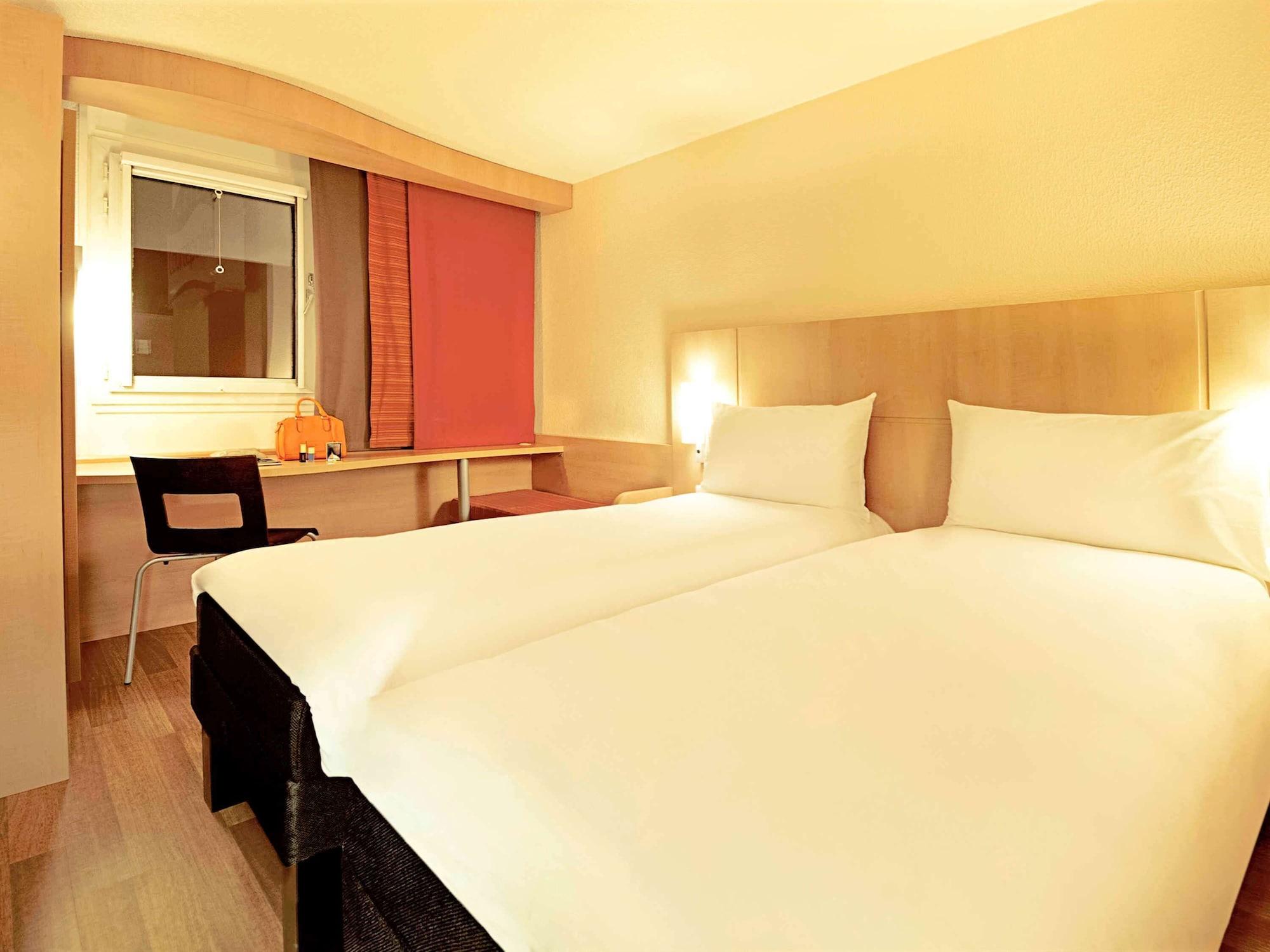 Ibis Paris La Defense Esplanade
