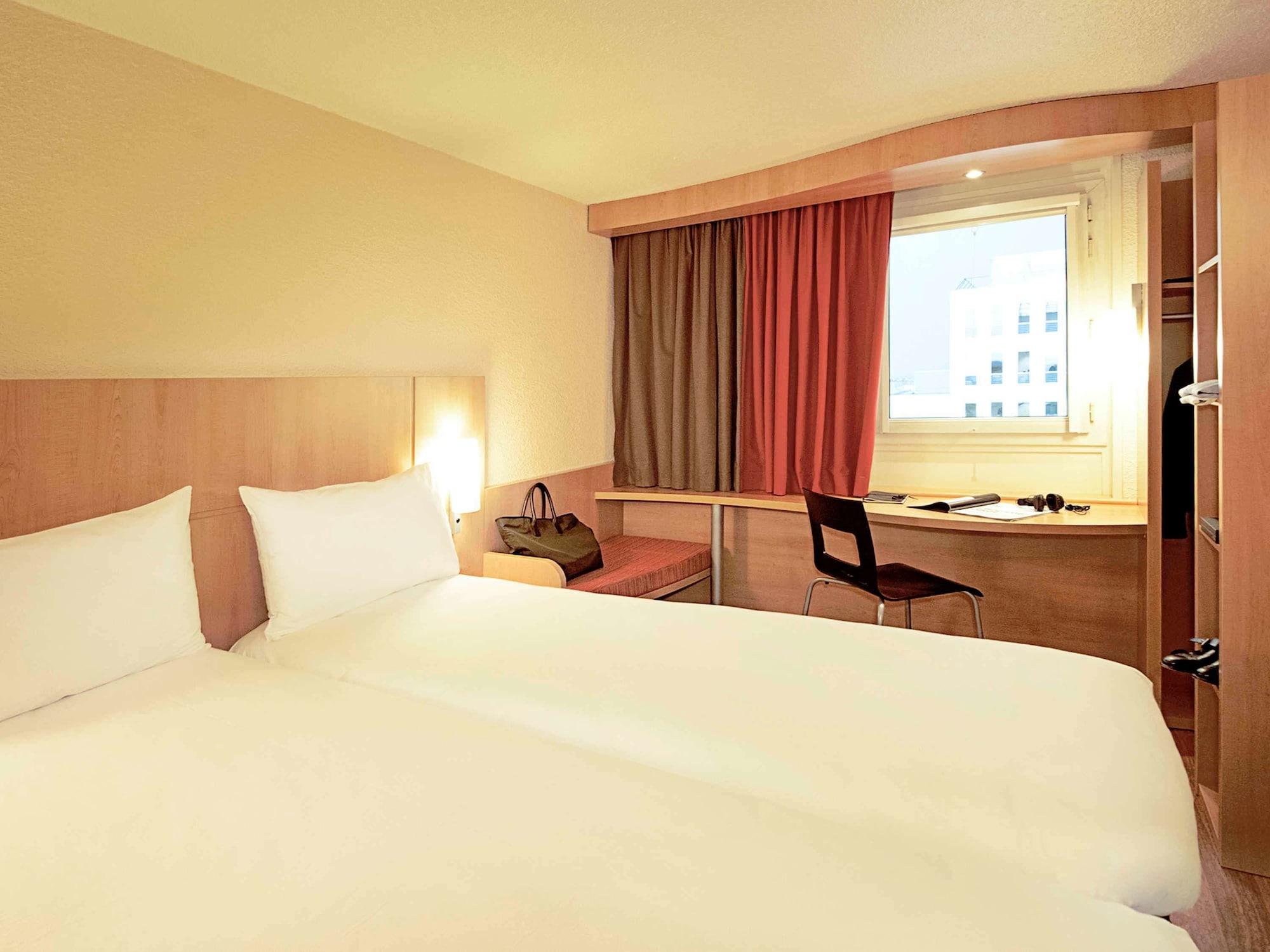 Hotel Ibis Paris La Defense Esplanade Courbevoie