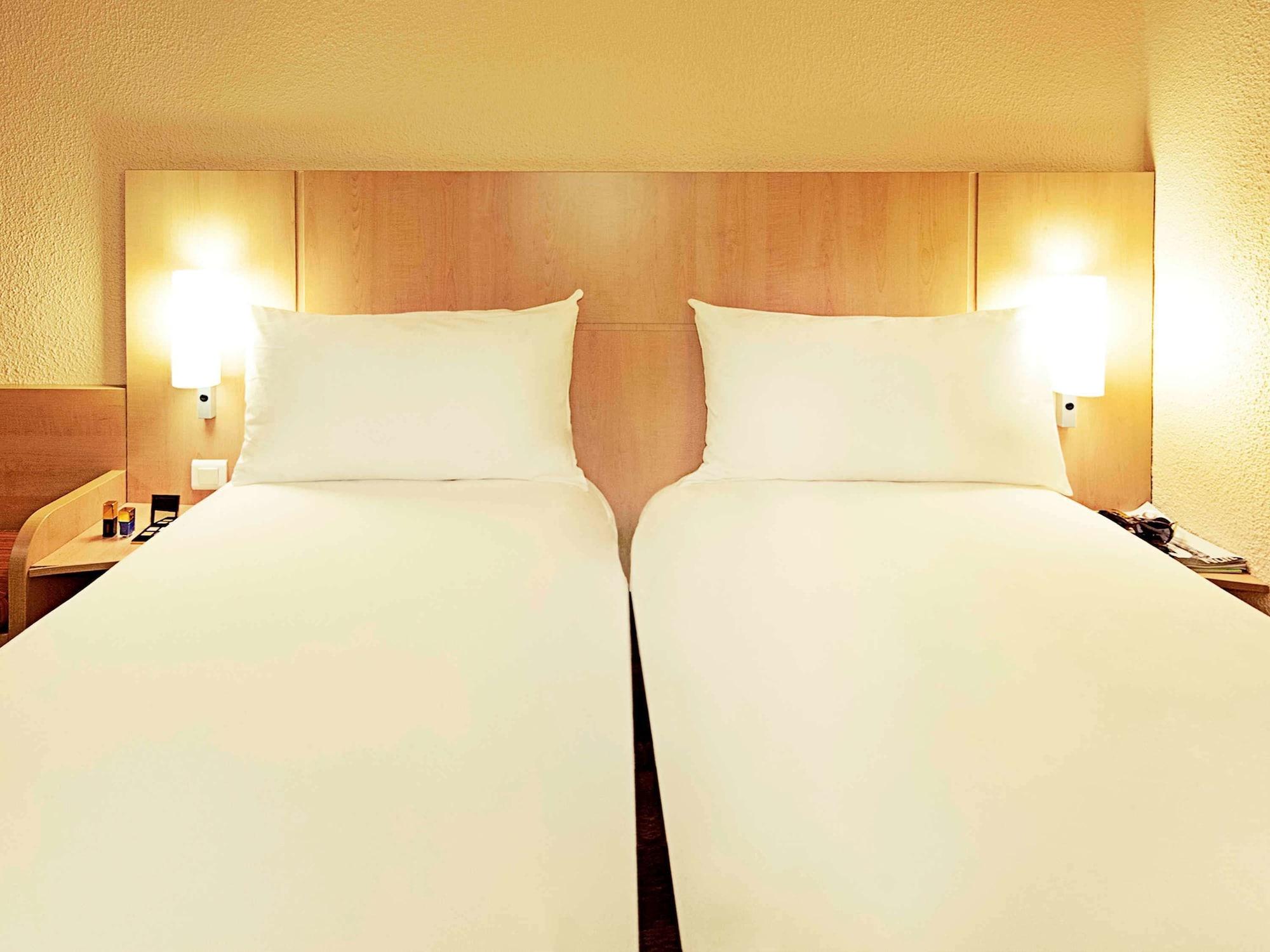 Ibis Paris La Defense Esplanade Hotel