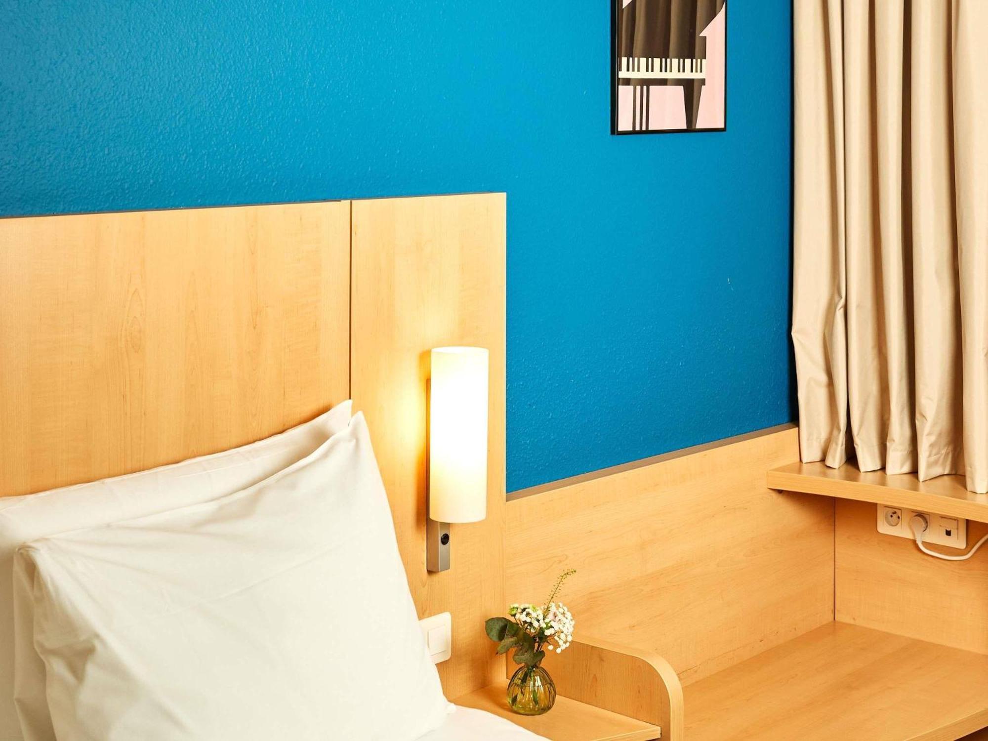Ibis Paris La Defense Esplanade Hotel 3*