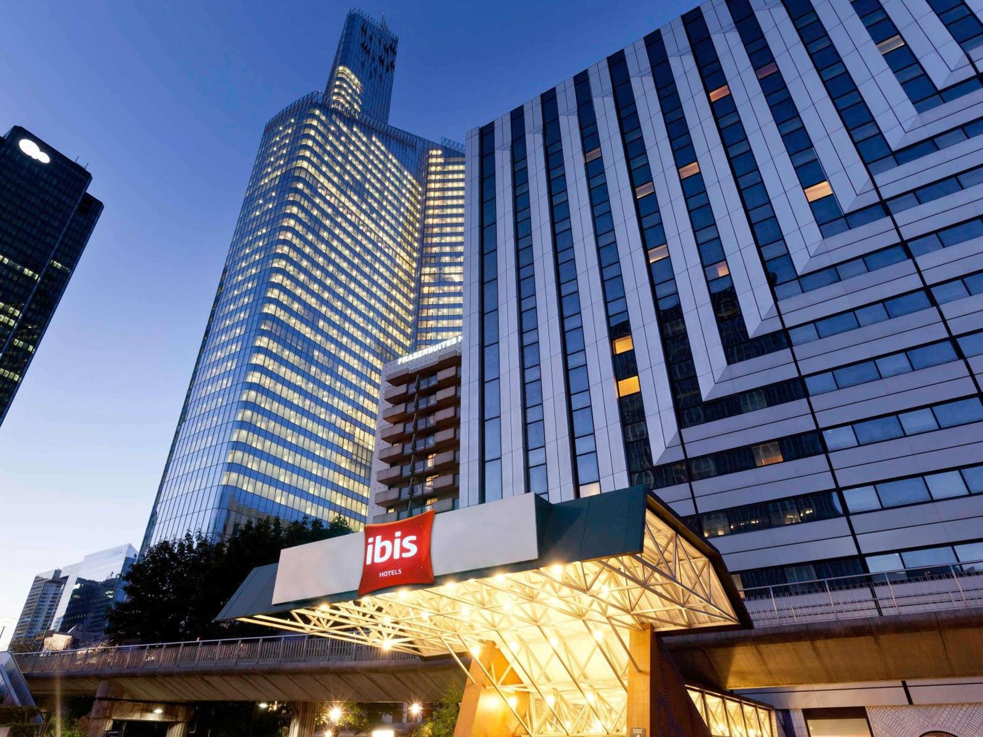 Hotel Ibis Paris La Defense Esplanade 3*