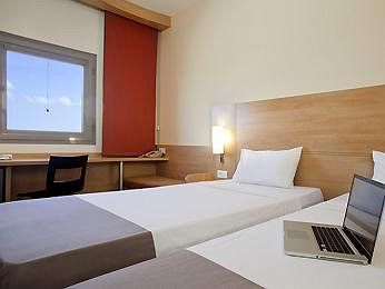 Ibis Paris La Defense Esplanade Hotel 3*